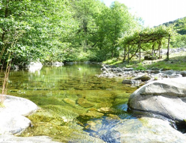 Propriété : Rivière et pergola